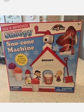 Snoopy Snow Cone Sno-Cone Machine by Cra-Z-Art Kids Kitchen Gadget No Batteries